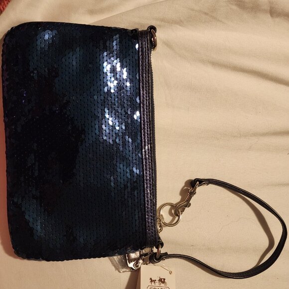 Rare color NWT Coach Poppy blue jean Sequined XL Spotlight Wristlet Clutch Purse - Picture 4 of 6